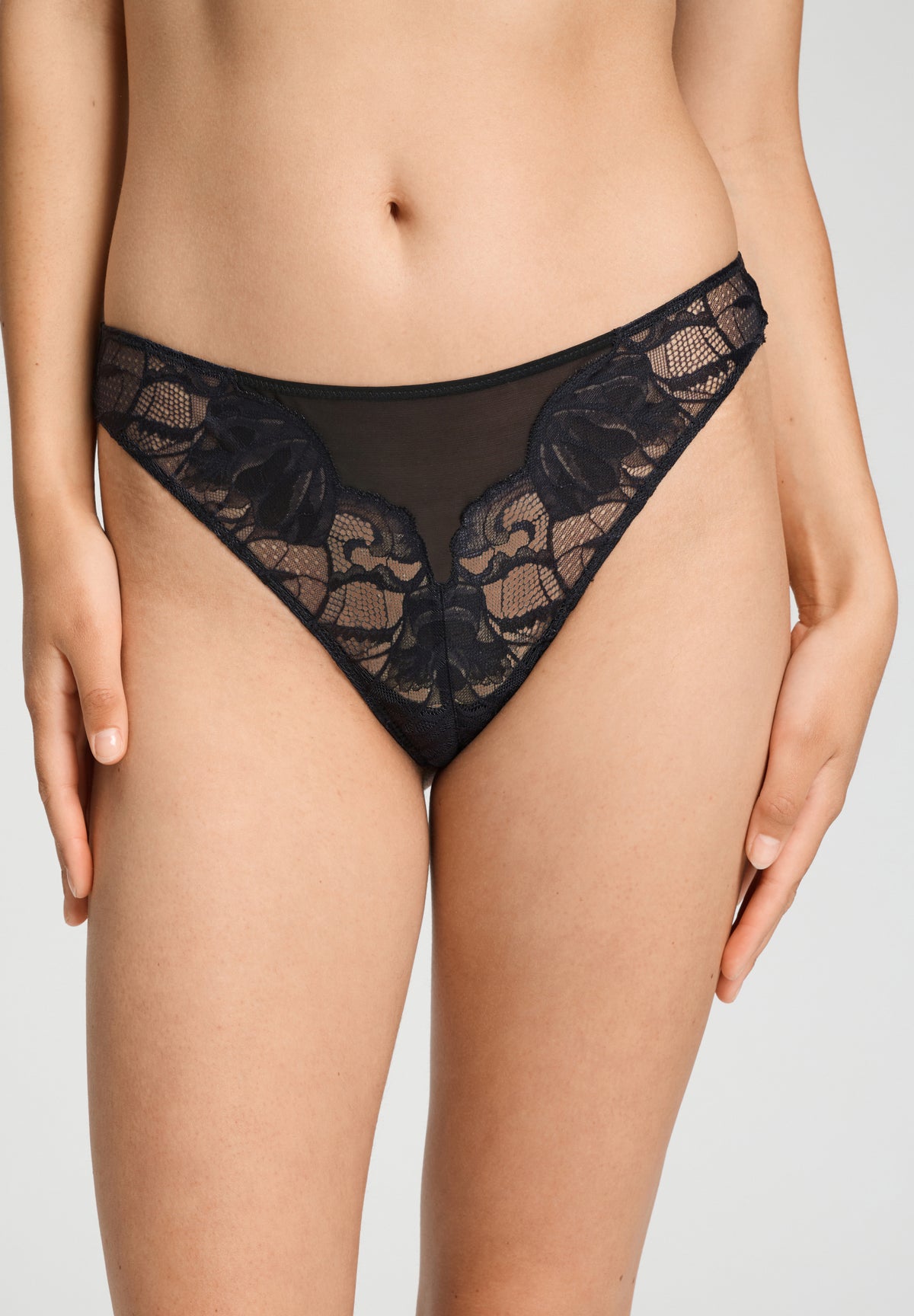 Lysia Lace Thong | Black 70762-019