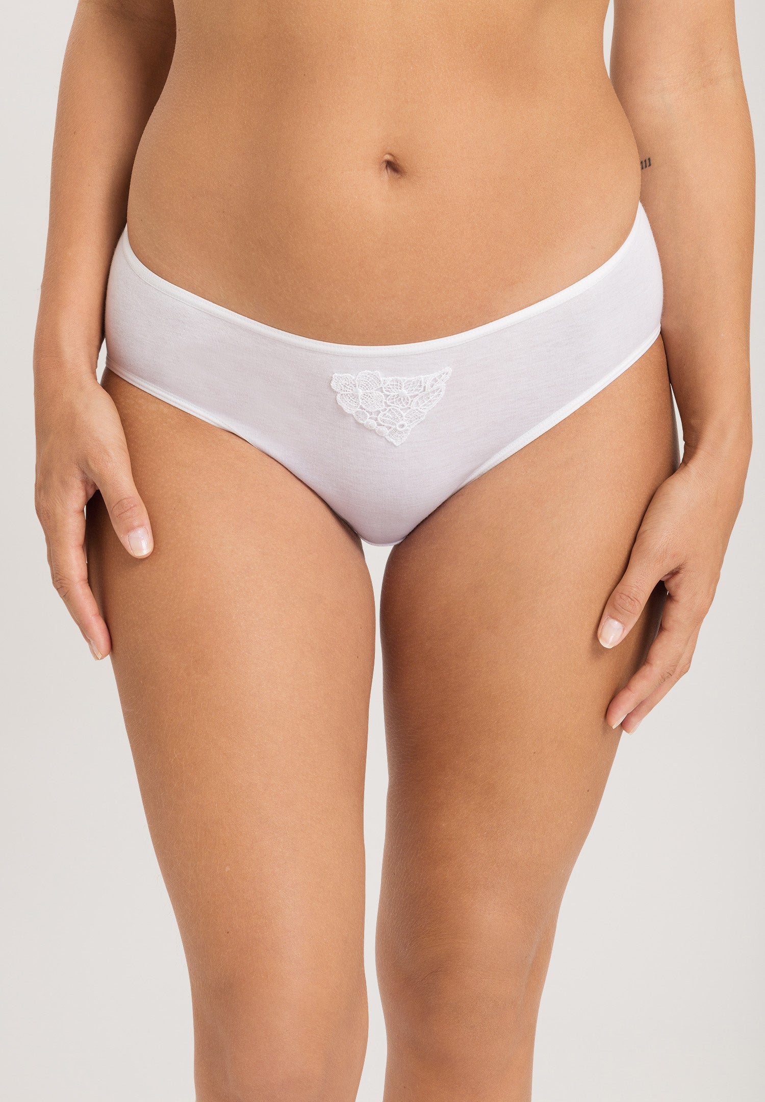 70944 Hicut Brief - 101 White