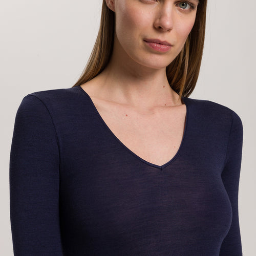Woolen Silk W Wool And Silk V-Neck Fitted Top | Night Blue 71418-2624