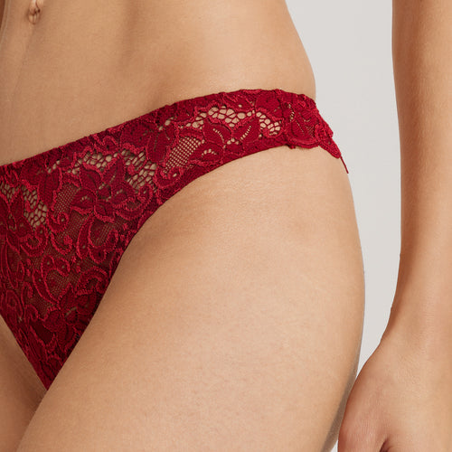 Luxury Moments Thong | Red Dahlia 71507-2418