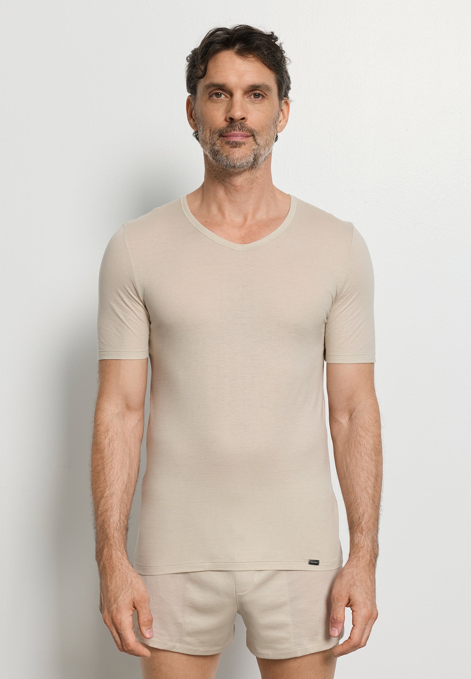 Ultralight Supima Cotton V-Neck Fitted T-Shirt | Moon 73001-2824