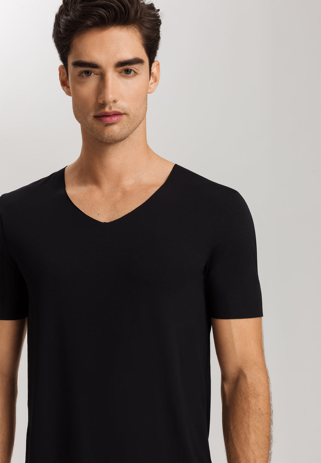 Clean Cut Seamless V-Neck T-Shirt | Black 73251-019