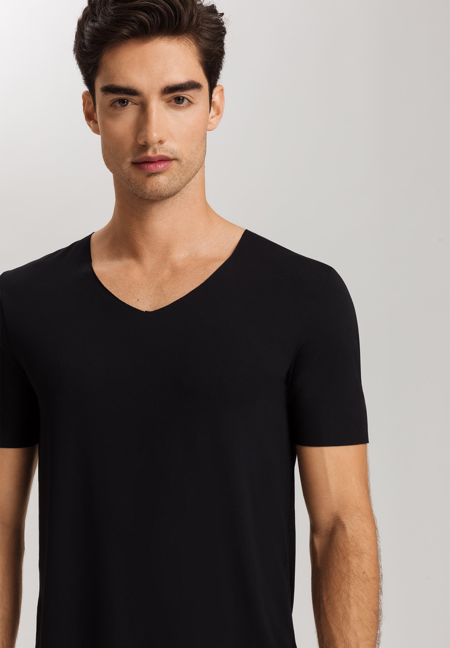 Clean Cut Seamless V-Neck T-Shirt | Black 73251-019