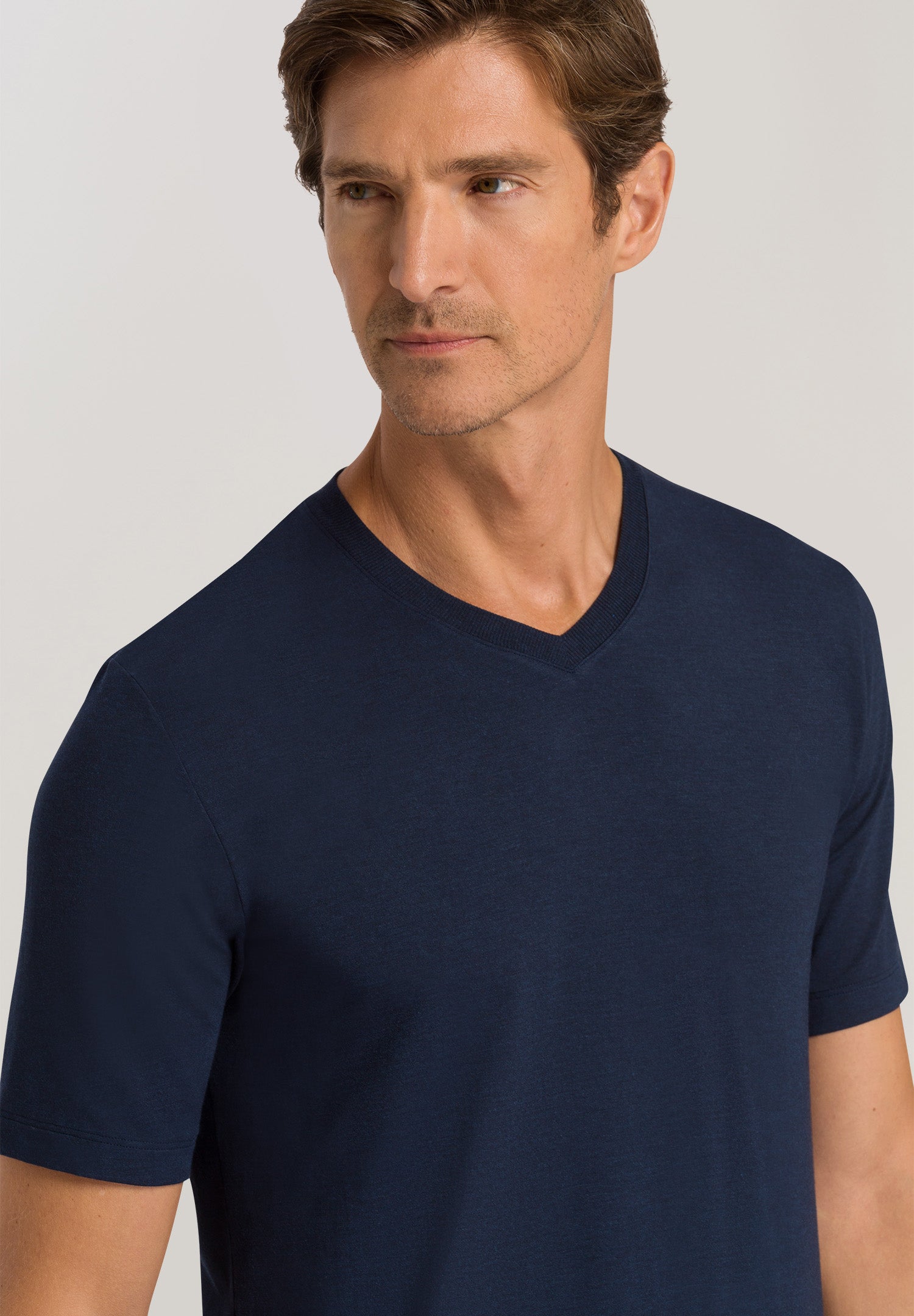 75035 Casuals S/Slv Shirt V-Neck - 1610 Deep Navy