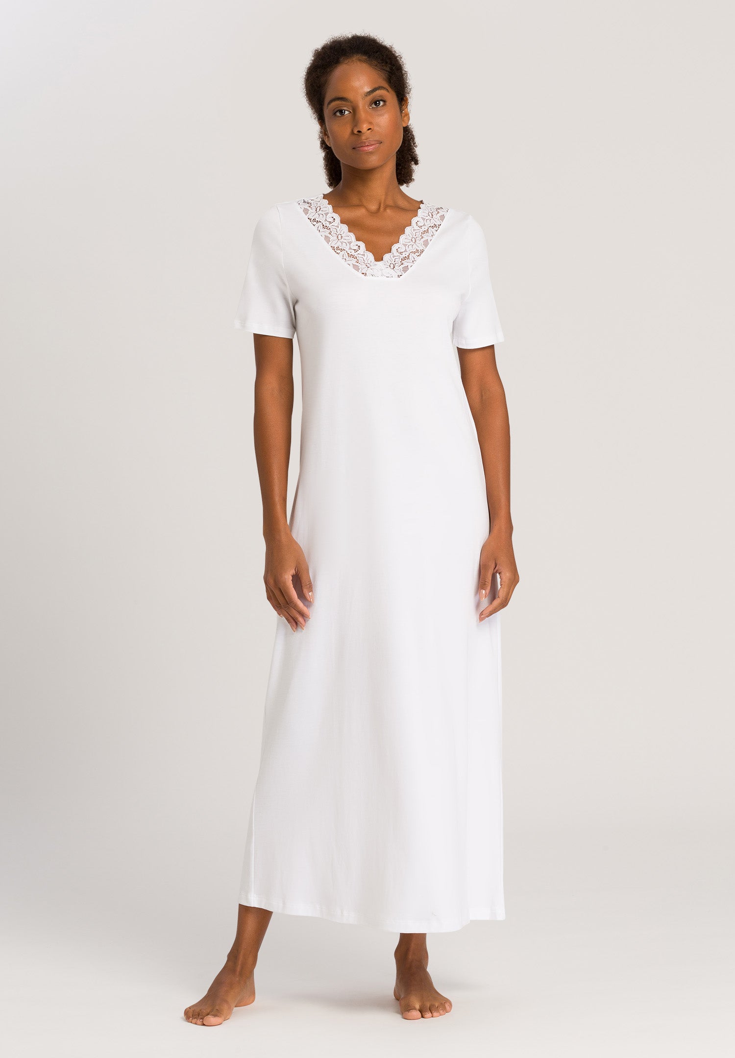 77933 Moments Short Sleeve Long Gown - 101 White