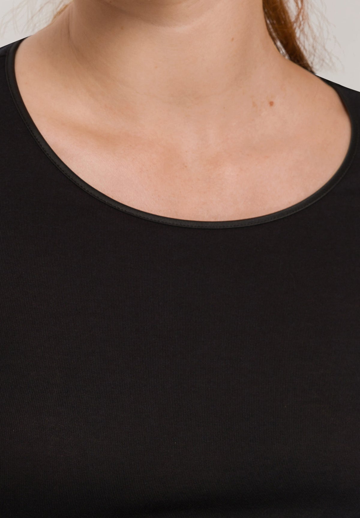Cotton Seamless Cotton Knit Top | Black 71620-019