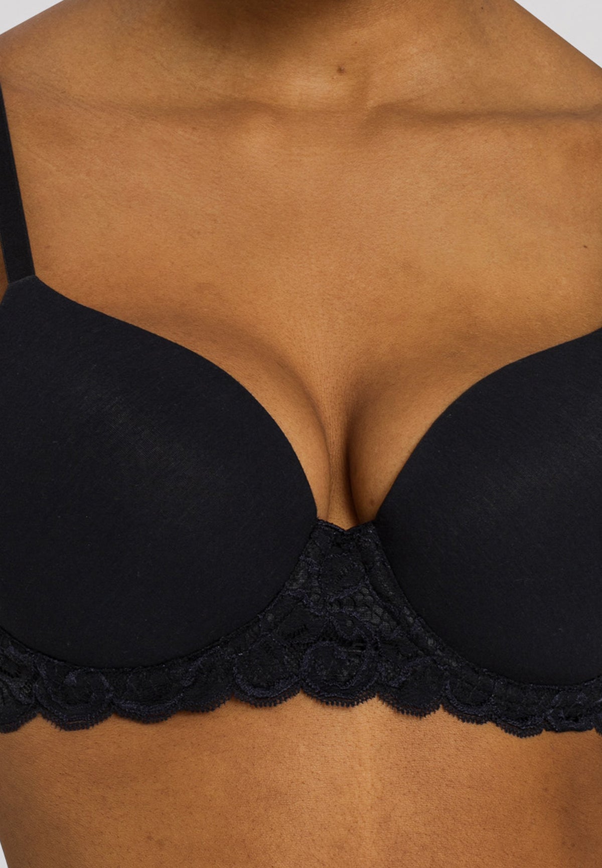 Luxury Moments Lace T-Shirt Bra | Black 71503-019